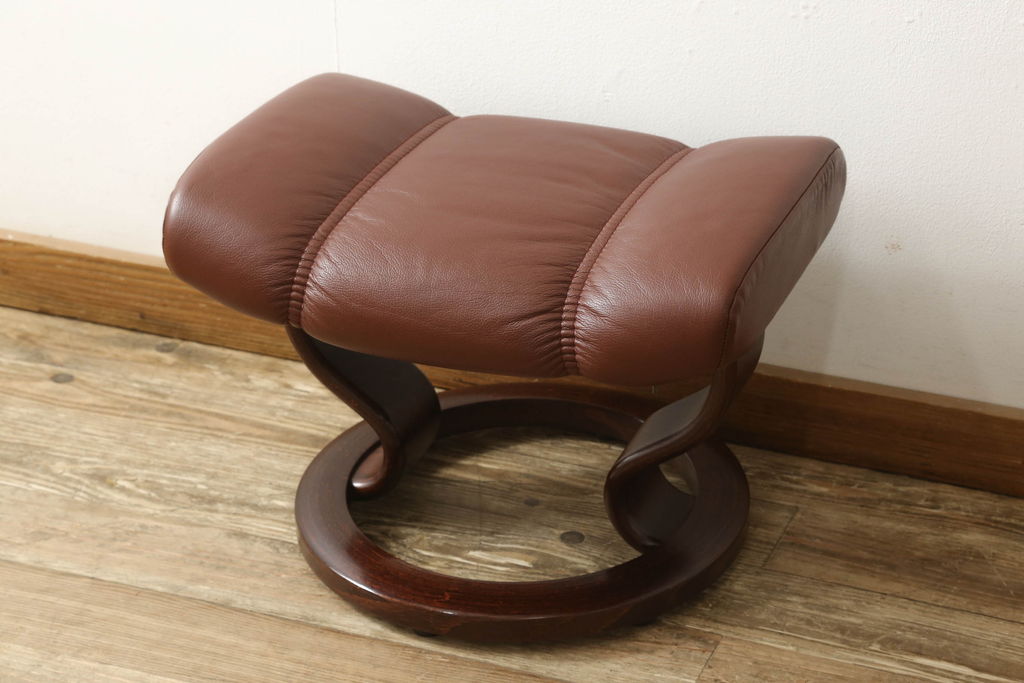 中古　美品　本革　EKORNES(エコーネス)　コンサルシリーズ　クラシック　Mサイズ　オットマン付きストレスレスチェア(レザー、リクライニングチェア、一人掛けソファ、アームチェア)(定価約23万円)(R-058742)