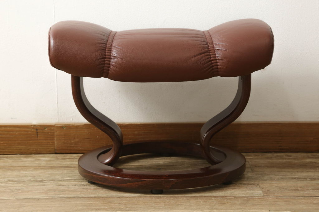 中古　美品　本革　EKORNES(エコーネス)　コンサルシリーズ　クラシック　Mサイズ　オットマン付きストレスレスチェア(レザー、リクライニングチェア、一人掛けソファ、アームチェア)(定価約23万円)(R-058742)