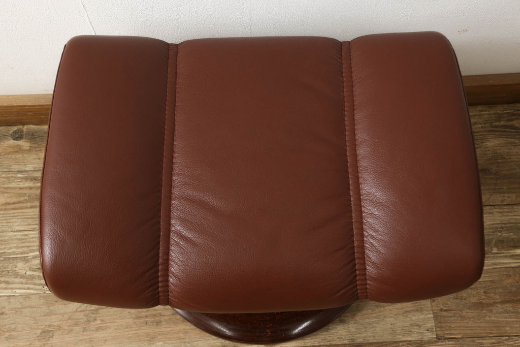 中古　美品　本革　EKORNES(エコーネス)　コンサルシリーズ　クラシック　Mサイズ　オットマン付きストレスレスチェア(レザー、リクライニングチェア、一人掛けソファ、アームチェア)(定価約23万円)(R-058742)