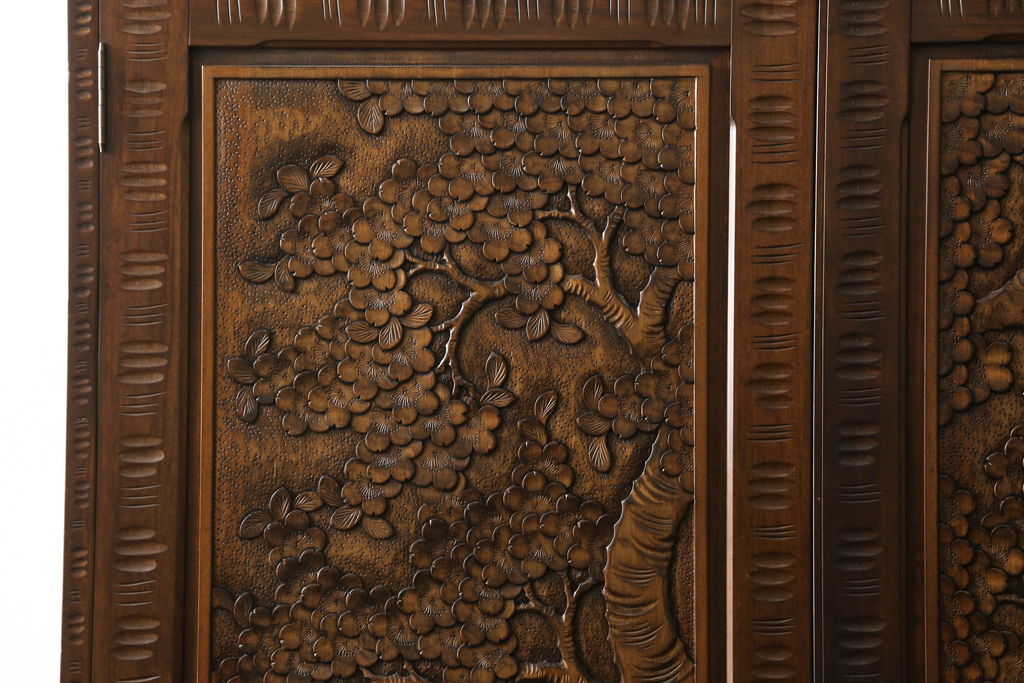 中古　美品　軽井沢彫り　細やかな彫刻に圧倒されるワードローブ(衣装タンス、洋服たんす)(R-059530)