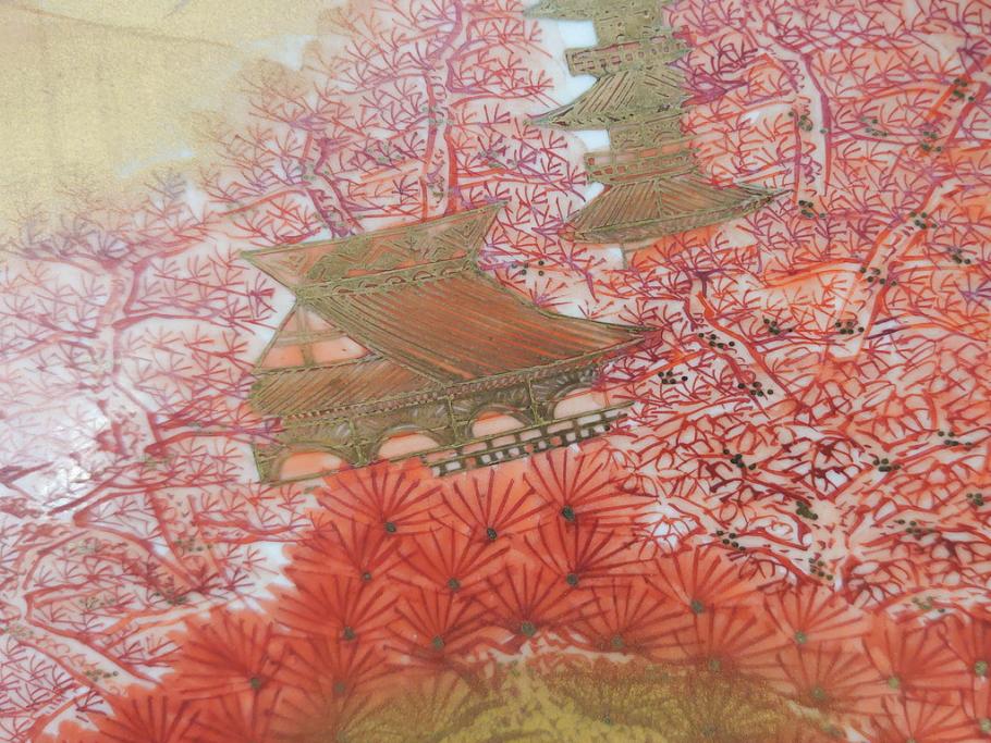 九谷焼　石盛堂　赤絵　金彩　青粒　山水文　約40cm　1尺3寸　緻密に描かれたデザインが見事な大皿(楼閣図、風景、山、滝、海、船、舟、松、尺皿、和食器、和皿、一尺三寸、共箱付き、皿立付き)(R-079145)