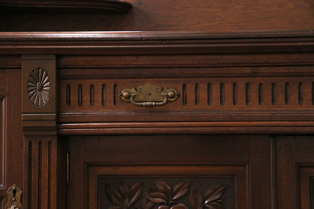 イギリスアンティーク　凝ったつくりを楽しめる、オーク材とマホガニー材を使ったミラーバックサイドボード(キャビネット、収納棚)(R-047964)