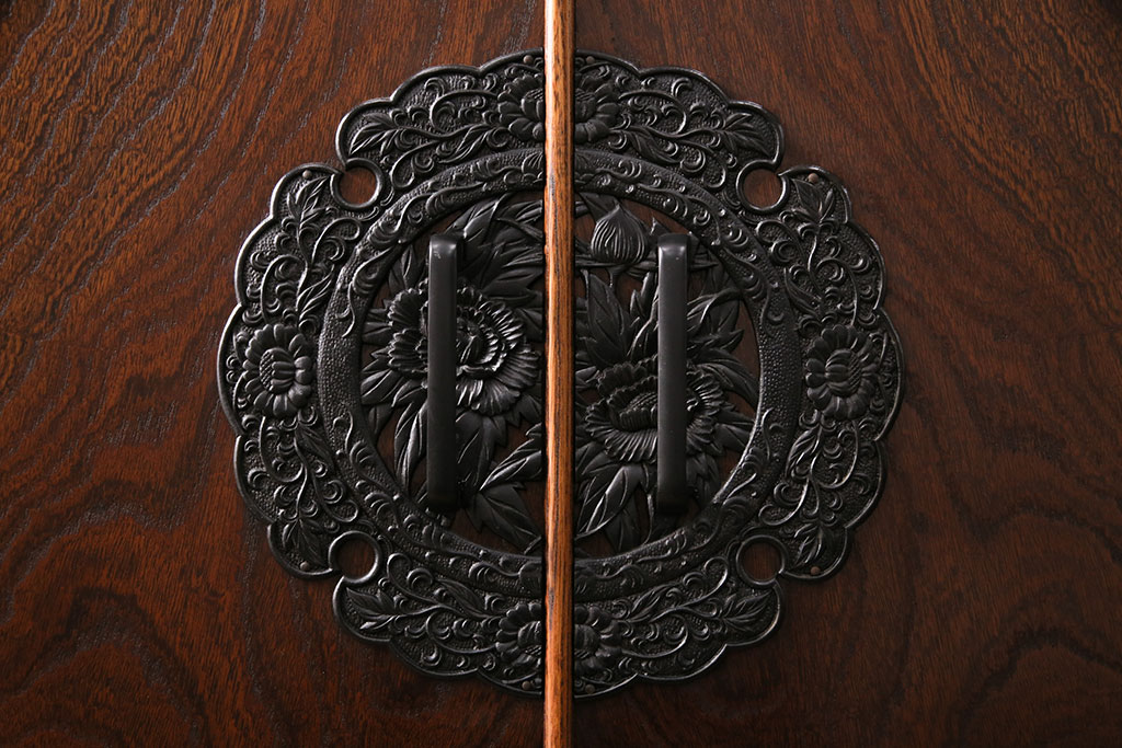 中古　国産　民芸家具　中開き　衣装盆付き　上品な和を感じさせる衣装箪笥(和タンス、着物箪笥)(R-046601)
