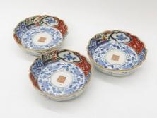 江戸期　上手物　成化年製　古伊万里　色絵　染付　約14cm　4.7寸　丹念に描かれた絵付から匠の技を感じるなます皿3枚セット(金彩、唐草、風景、牡丹、梅、魚、花、変形皿、小皿、和食器、和皿、深皿、輪花型、四寸七分)(R-079148)