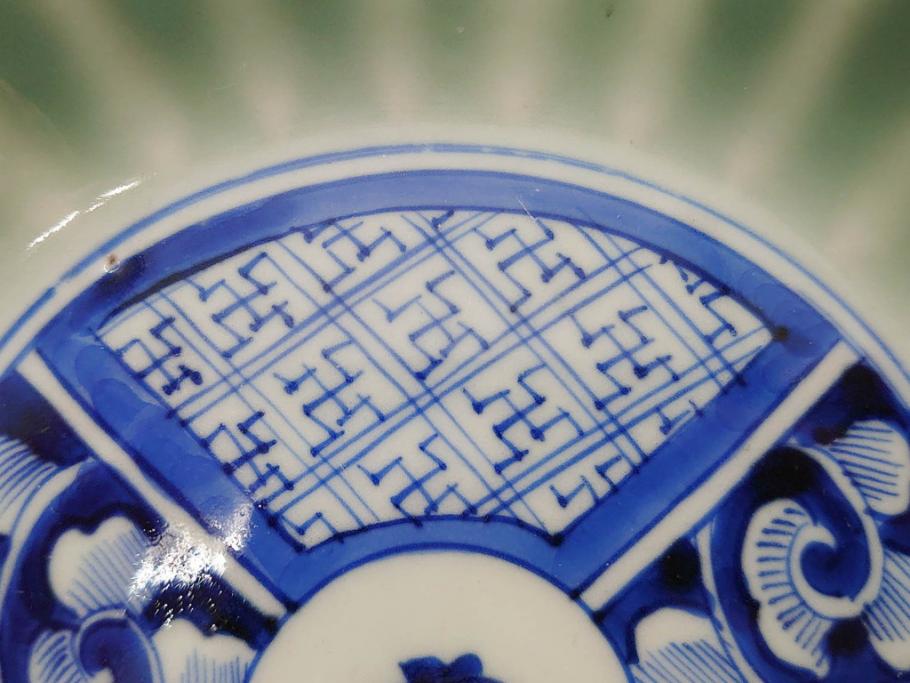 幕末〜明治期　伊万里　青磁　染付　約19cm　6.1寸　花びらのような縁のデザインが上品な中皿3枚セット(輪花型、蝶、ちょう、紗綾形、花、植物、裏印、深皿、中皿、和食器、和皿、六寸一分)(R-079149)