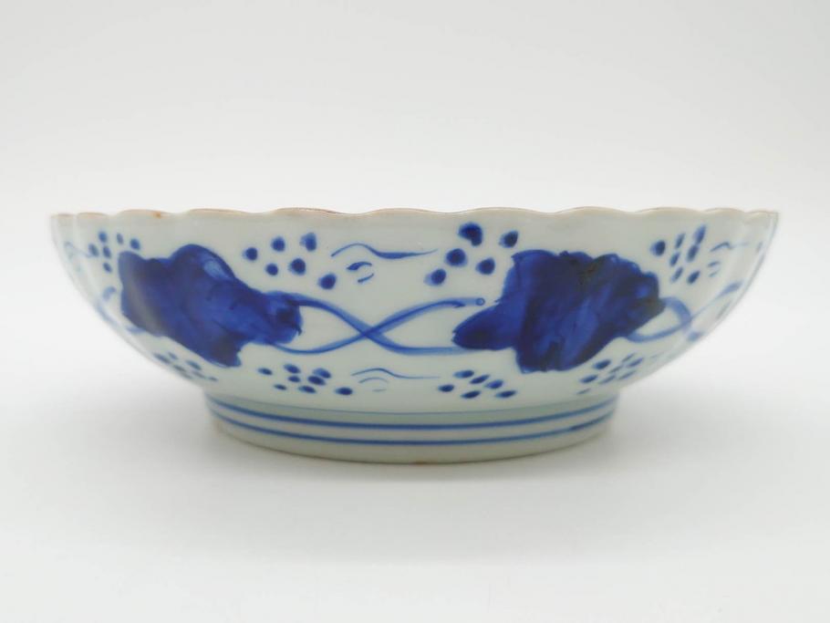 幕末〜明治期　伊万里　青磁　染付　約19cm　6.1寸　花びらのような縁のデザインが上品な中皿3枚セット(輪花型、蝶、ちょう、紗綾形、花、植物、裏印、深皿、中皿、和食器、和皿、六寸一分)(R-079149)