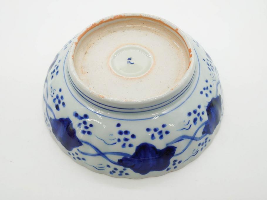 幕末〜明治期　伊万里　青磁　染付　約19cm　6.1寸　花びらのような縁のデザインが上品な中皿3枚セット(輪花型、蝶、ちょう、紗綾形、花、植物、裏印、深皿、中皿、和食器、和皿、六寸一分)(R-079149)