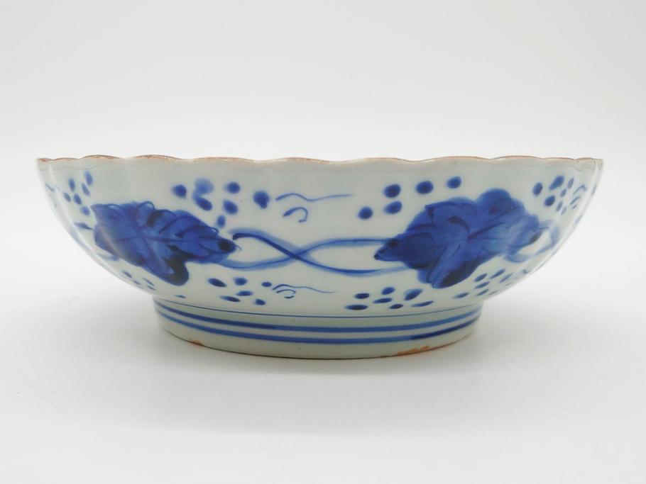 幕末〜明治期　伊万里　青磁　染付　約19cm　6.1寸　花びらのような縁のデザインが上品な中皿3枚セット(輪花型、蝶、ちょう、紗綾形、花、植物、裏印、深皿、中皿、和食器、和皿、六寸一分)(R-079149)