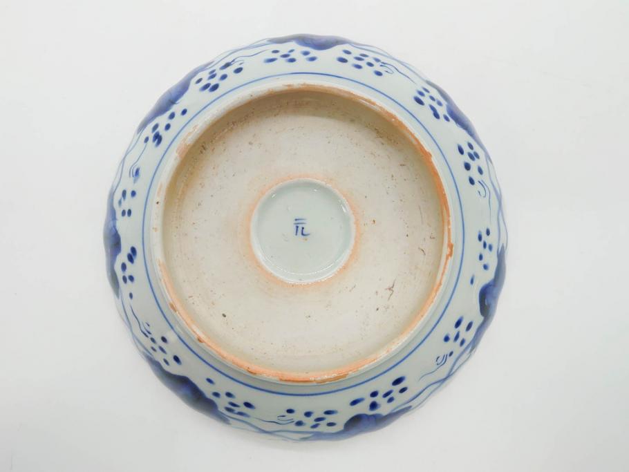 幕末〜明治期　伊万里　青磁　染付　約19cm　6.1寸　花びらのような縁のデザインが上品な中皿3枚セット(輪花型、蝶、ちょう、紗綾形、花、植物、裏印、深皿、中皿、和食器、和皿、六寸一分)(R-079149)