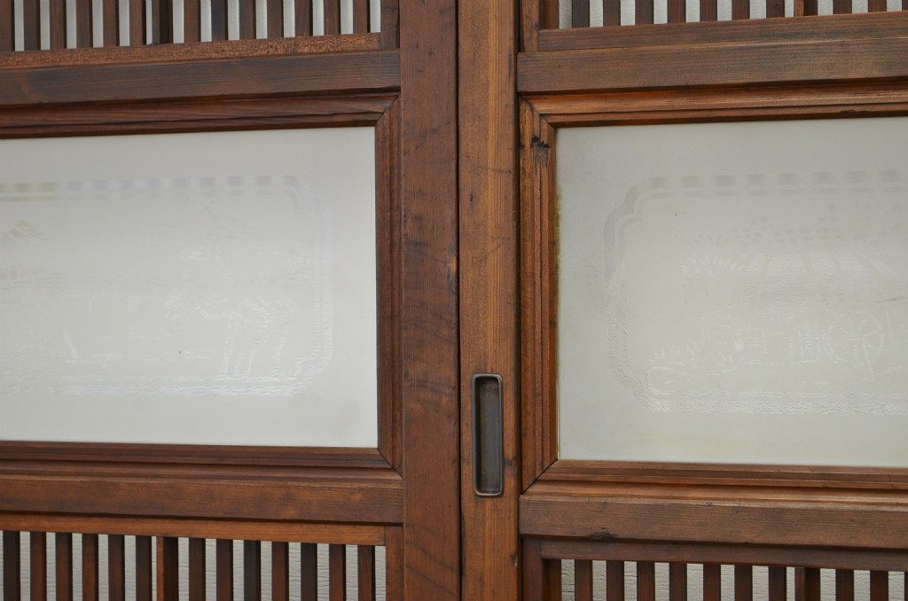 古民具　骨董　古い木の絵模様ガラス格子戸3枚セット(裏障子付き)