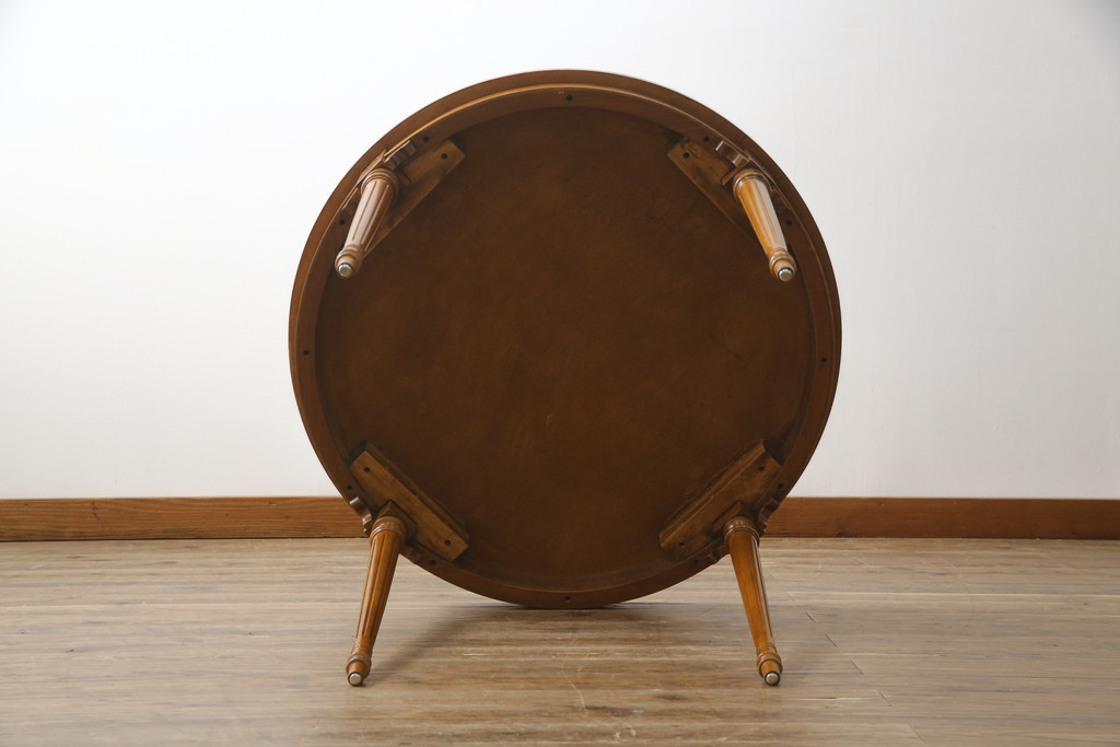 中古　美品　DREXEL HERITAGE(ドレクセルヘリテイジ)　Et Cetera(エトセトラ)　スラリと伸びた脚が目を惹く小振りなサイズのラウンドテーブル(ダイニングテーブル、丸テーブル、コーヒーテーブル、カフェテーブル)(R-077801)