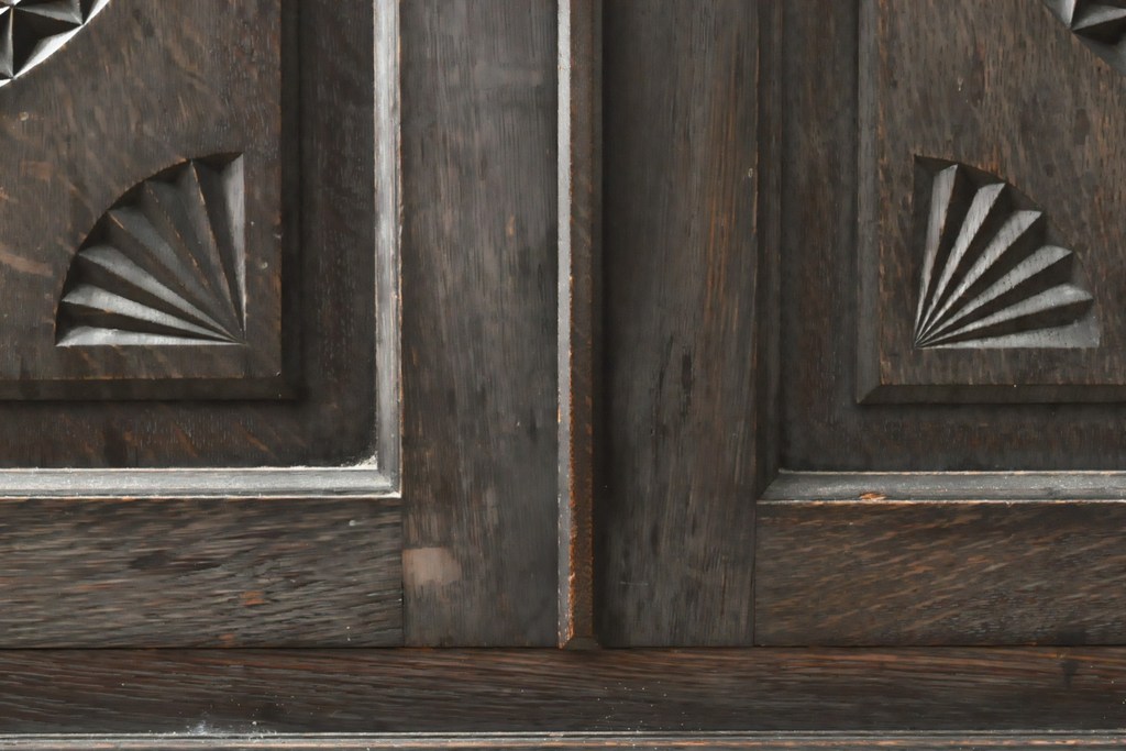 和製　希少ビンテージ　神戸洋家具　細やかな彫刻が素晴らしいキャビネット(収納棚、戸棚、食器棚、ヴィンテージ)(ぺザントアート)(R-055007)