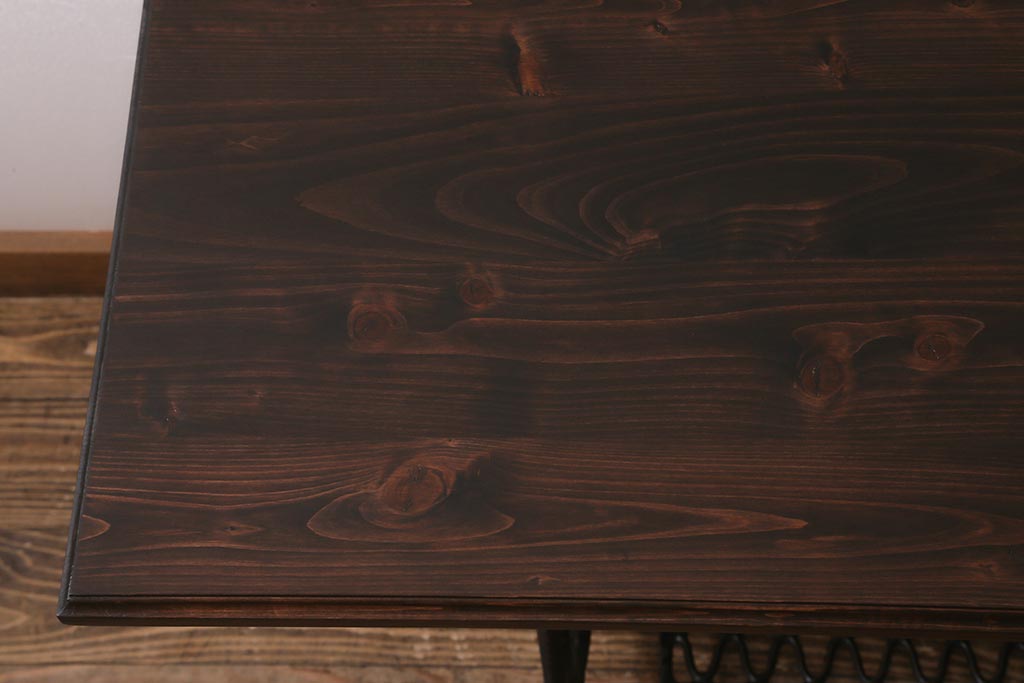 シンガー社(SINGER)　ヒノキ材　リメイク　鉄脚がお洒落なミシンテーブル(シンガーミシン、サイドテーブル、カフェテーブル、ミシン台)(R-043266)