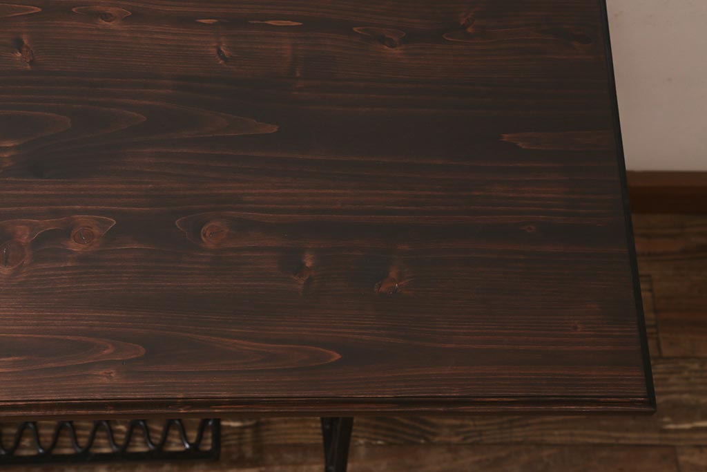 シンガー社(SINGER)　ヒノキ材　リメイク　鉄脚がお洒落なミシンテーブル(シンガーミシン、サイドテーブル、カフェテーブル、ミシン台)(R-043266)