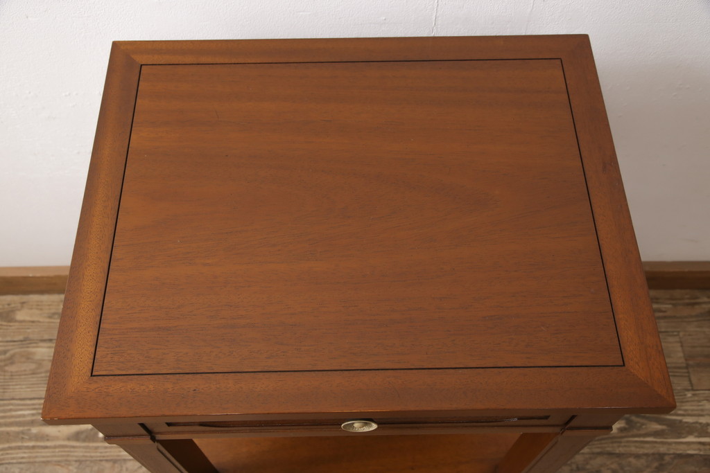 中古　美品　DREXEL HERITAGE(ドレクセルヘリテイジ)　品のある佇まいが美しいサイドテーブル(電話台、ナイトテーブル、コンソールテーブル)(R-053469)