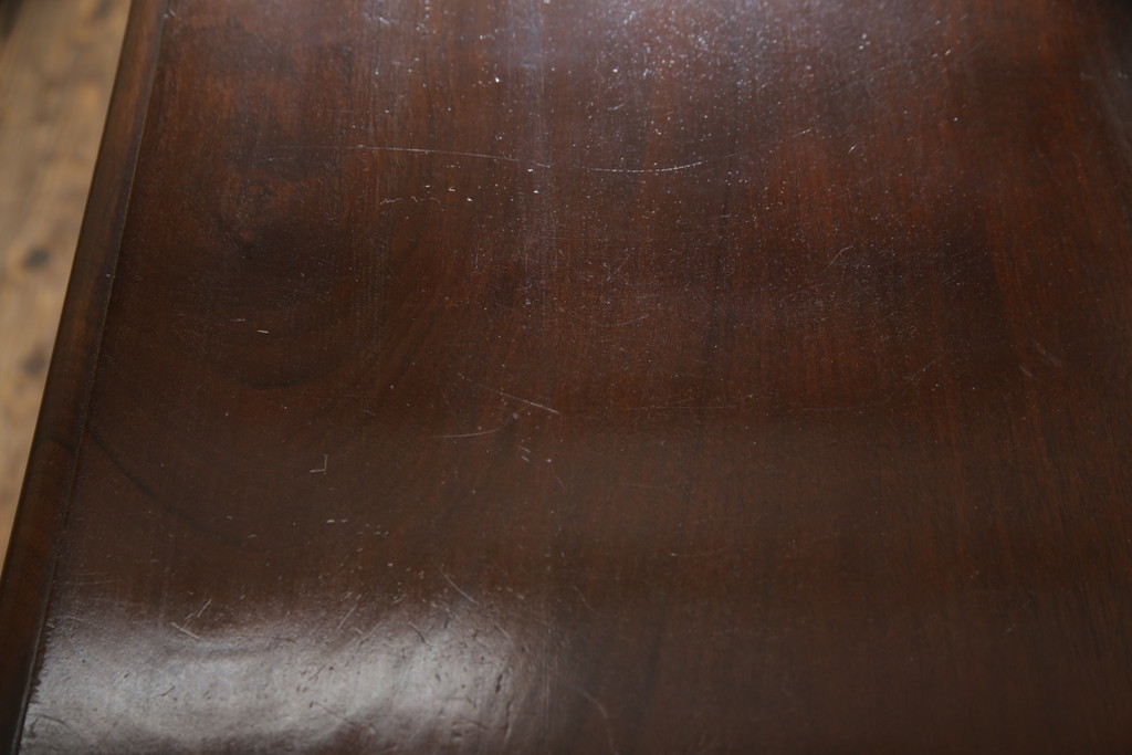 イギリスアンティーク　エレガントな佇まいが魅力的なマホガニー材製の大振りサイドボード(収納棚、戸棚、キャビネット)(R-047862)