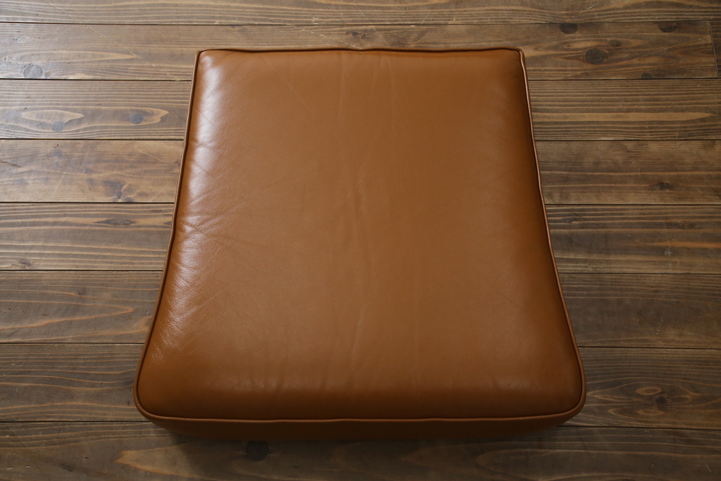 中古　超美品!!　横浜ダニエル(daniel)　Cougar(クーガー)　本革(レザー)　クラシカルな佇まいが魅力的で大人の空間を演出する1人掛けソファ(アームソファ、一人掛け、1P)(定価約60万円)(R-073986)