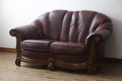 中古　美品　イタリア高級家具　本革　貝殻のようなシェルバックのデザインがお洒落な2人掛けレザーソファ(ラブソファ、二人掛け、アームソファ)(R-067772)