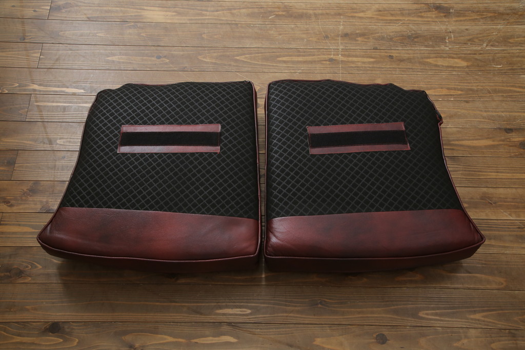 中古　美品　イタリア高級家具　本革　貝殻のようなシェルバックのデザインがお洒落な2人掛けレザーソファ(ラブソファ、二人掛け、アームソファ)(R-067772)