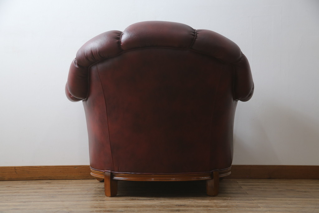 中古　イタリア高級家具　本革　貝殻のようなシェルバックのデザインがお洒落な1人掛けレザーソファ(ラウンジチェア、アームソファ、一人掛けソファ、パーソナルチェア)(R-067771)