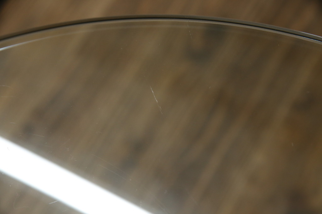 中古　美品　BoConcept(ボーコンセプト)　シンプルで洗練されたデザインのキャスター付きガラストップサイドテーブル(コーヒーテーブル、エンドテーブル、花台、飾り台、北欧)(定価約9万円)(R-076030)
