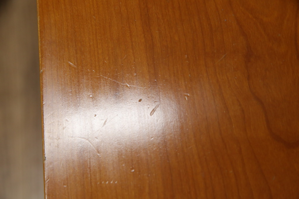 中古　アクタス取り扱い　イタリア製　ポラダ(porada)社　チェリー材　すっきりとした佇まいが魅力的なダイニングテーブル(4人掛け、6人掛け、食卓)(定価約32万円)(R-075996)