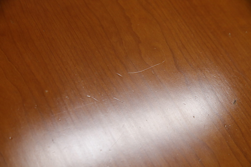 中古　アクタス取り扱い　イタリア製　ポラダ(porada)社　チェリー材　すっきりとした佇まいが魅力的なダイニングテーブル(4人掛け、6人掛け、食卓)(定価約32万円)(R-075996)