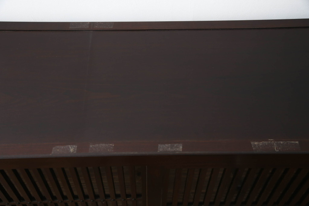 中古　美品　栗材　和の趣あふれる佇まいが魅力的な水屋箪笥サイドキャビネット(食器棚、戸棚、収納棚、キャビネット)(R-073267)