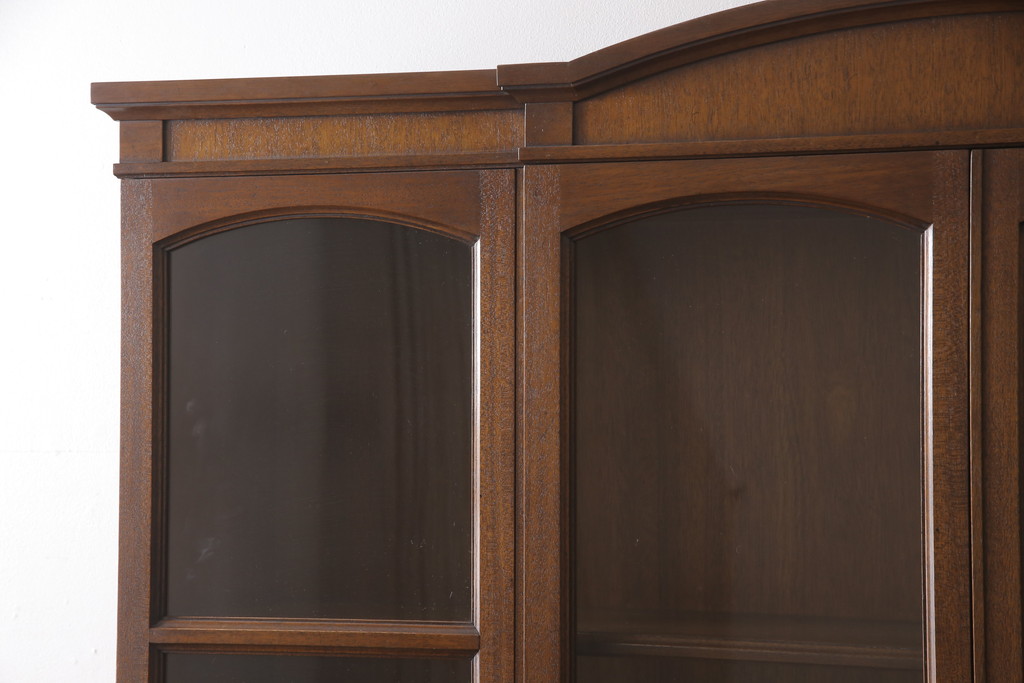 中古　美品　DREXEL HERITAGE(ドレクセルヘリテイジ)　クラシカルな佇まいが魅力的なキャビネット(チャイナキャビネット、ガラスケース、食器棚、飾り棚、戸棚)(R-055087)