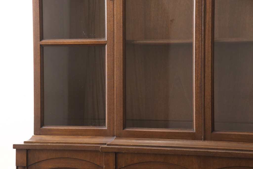 中古　美品　DREXEL HERITAGE(ドレクセルヘリテイジ)　クラシカルな佇まいが魅力的なキャビネット(チャイナキャビネット、ガラスケース、食器棚、飾り棚、戸棚)(R-055087)
