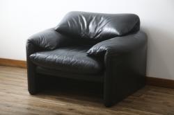 中古　Cassina(カッシーナ)　675　MARALUNGA(マラルンガ)　本革(レザー)　高級感漂う佇まいが魅力の1人掛けソファ(アームチェア、一人掛け、1P)(定価約100万円)(R-075431)