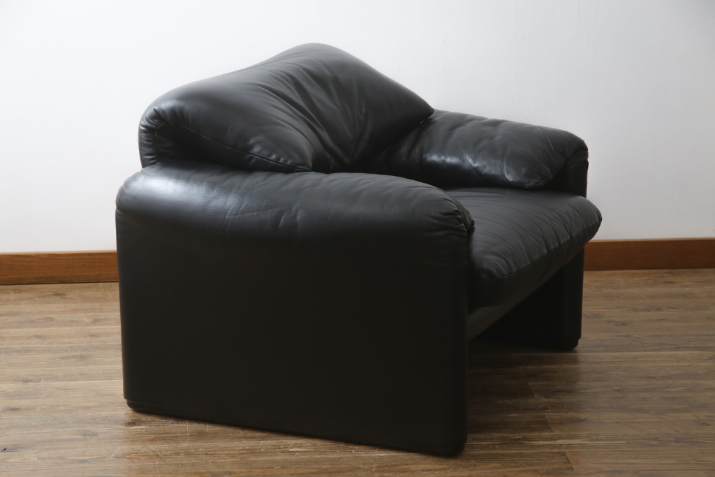 中古　Cassina(カッシーナ)　675　MARALUNGA(マラルンガ)　本革(レザー)　高級感漂う佇まいが魅力の1人掛けソファ(アームチェア、一人掛け、1P)(定価約100万円)(R-075431)