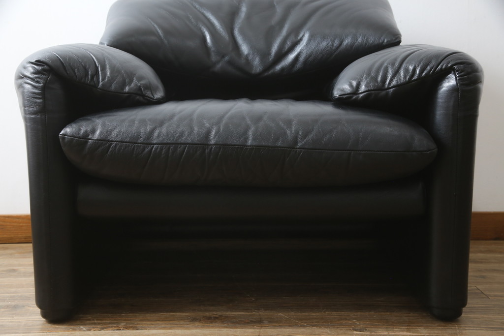 中古　Cassina(カッシーナ)　675　MARALUNGA(マラルンガ)　本革(レザー)　高級感漂う佇まいが魅力の1人掛けソファ(アームチェア、一人掛け、1P)(定価約100万円)(R-075431)