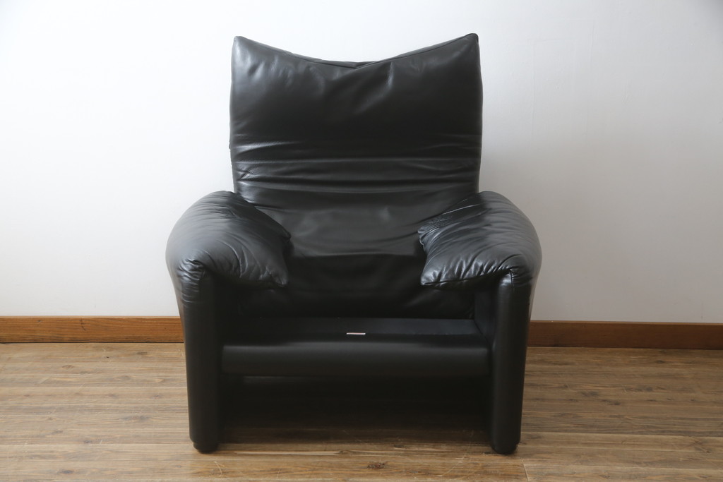 中古　Cassina(カッシーナ)　675　MARALUNGA(マラルンガ)　本革(レザー)　高級感漂う佇まいが魅力の1人掛けソファ(アームチェア、一人掛け、1P)(定価約100万円)(R-075431)