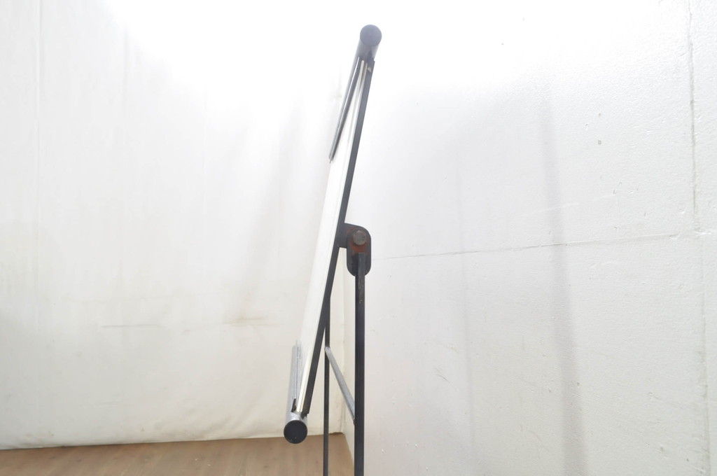 中古　特注品　可憐な雰囲気が素敵なアイアン製のメニュースタンド(メニュー立て、ディスプレイ、店舗什器)(R-077990)