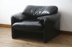 中古　Cassina(カッシーナ)　675　MARALUNGA(マラルンガ)　本革(レザー)　FX黒革　高級感漂う佇まいが魅力の1人掛けソファ(アームチェア、一人掛け、1P)(定価約100万円)(R-075151)
