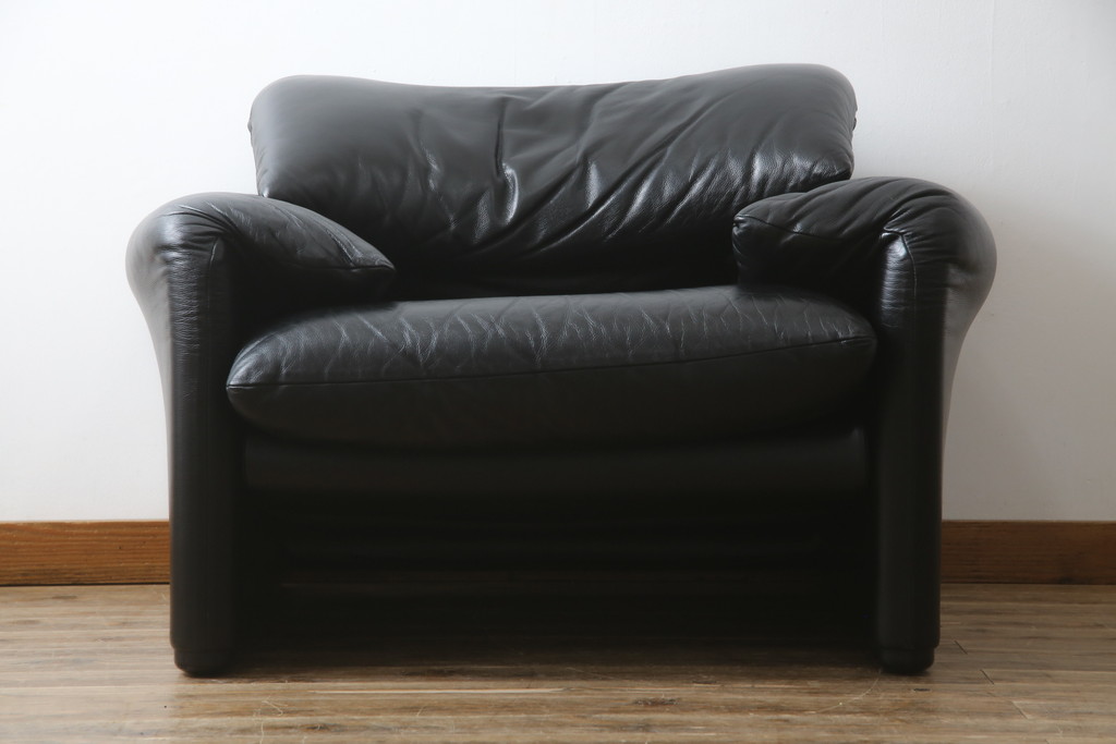 中古　Cassina(カッシーナ)　675　MARALUNGA(マラルンガ)　本革(レザー)　FX黒革　高級感漂う佇まいが魅力の1人掛けソファ(アームチェア、一人掛け、1P)(定価約100万円)(R-075151)
