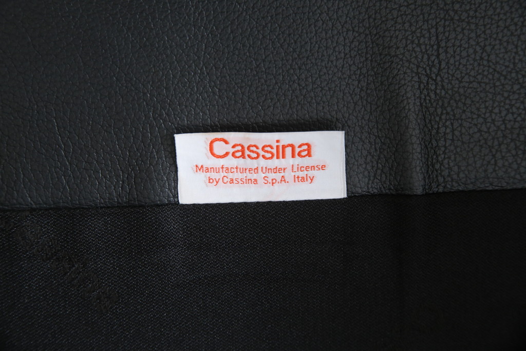 中古　Cassina(カッシーナ)　675　MARALUNGA(マラルンガ)　本革(レザー)　FX黒革　高級感漂う佇まいが魅力の1人掛けソファ(アームチェア、一人掛け、1P)(定価約100万円)(R-075151)