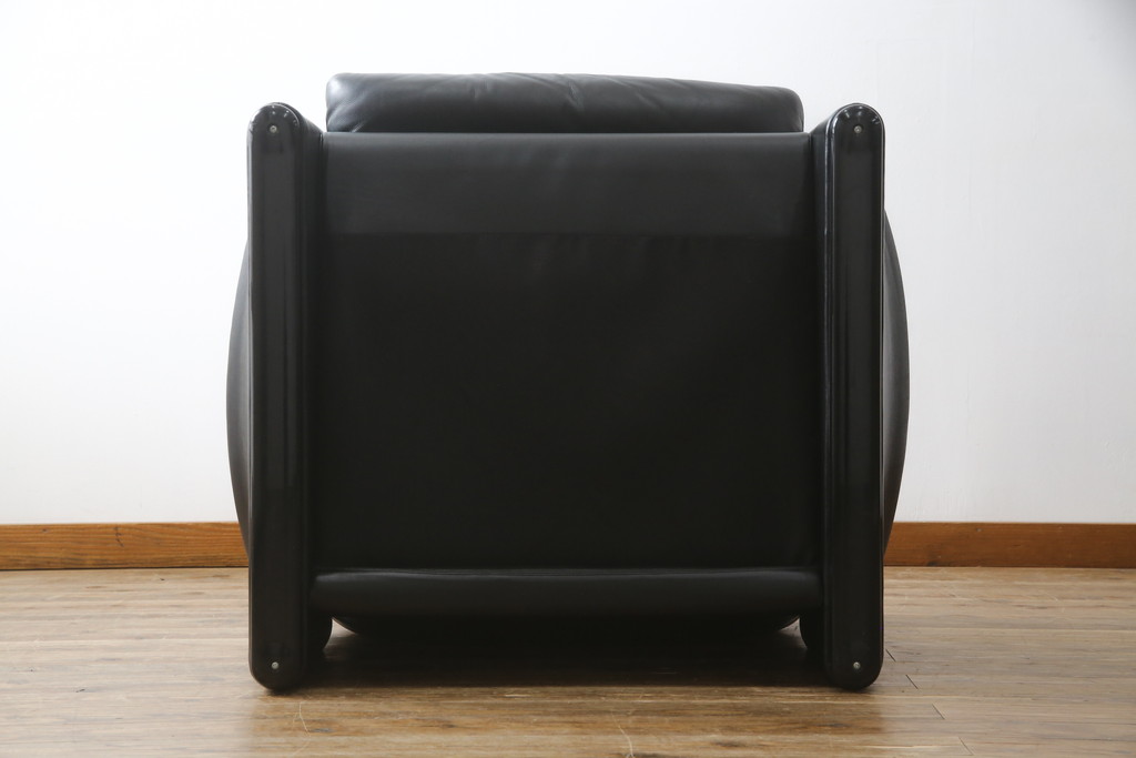 中古　Cassina(カッシーナ)　675　MARALUNGA(マラルンガ)　本革(レザー)　FX黒革　高級感漂う佇まいが魅力の1人掛けソファ(アームチェア、一人掛け、1P)(定価約100万円)(R-075151)