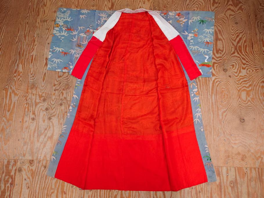 アンティーク　明治期　正絹　刺繍　縮緬　着物(古布、リメイク、絞り染め、衣装、和服、和装、女性、松竹梅、花、波、海、鶴、ツル、鳥、亀、カメ、シルク、日本、ジャパン、Japanese KIMONO)(R-079180)