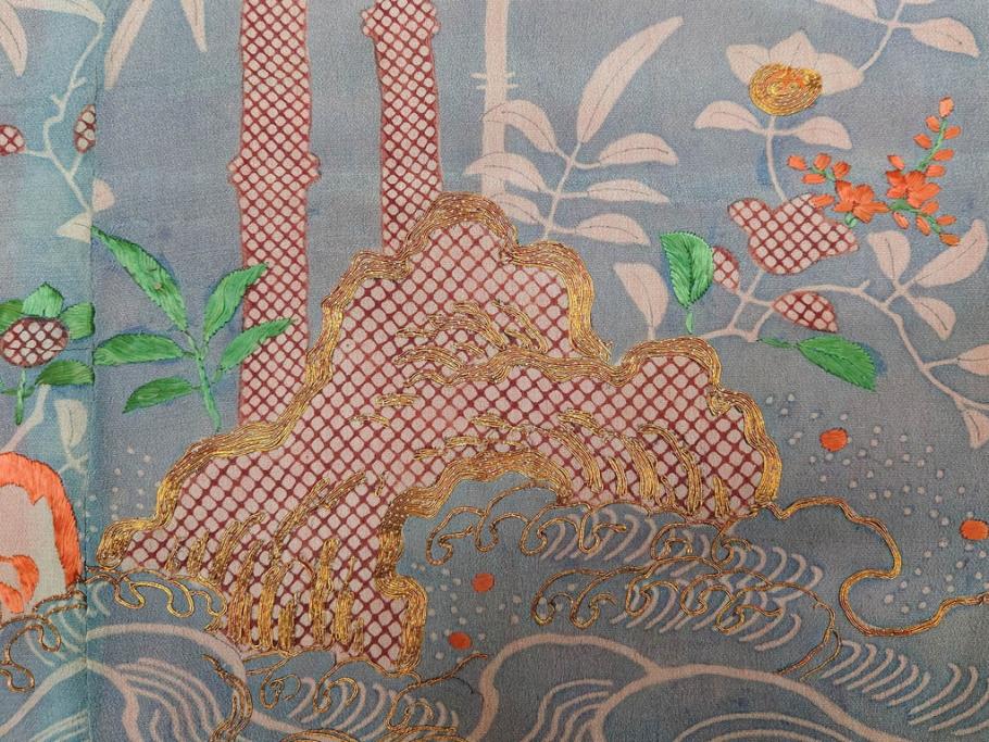 アンティーク　明治期　正絹　刺繍　縮緬　着物(古布、リメイク、絞り染め、衣装、和服、和装、女性、松竹梅、花、波、海、鶴、ツル、鳥、亀、カメ、シルク、日本、ジャパン、Japanese KIMONO)(R-079180)