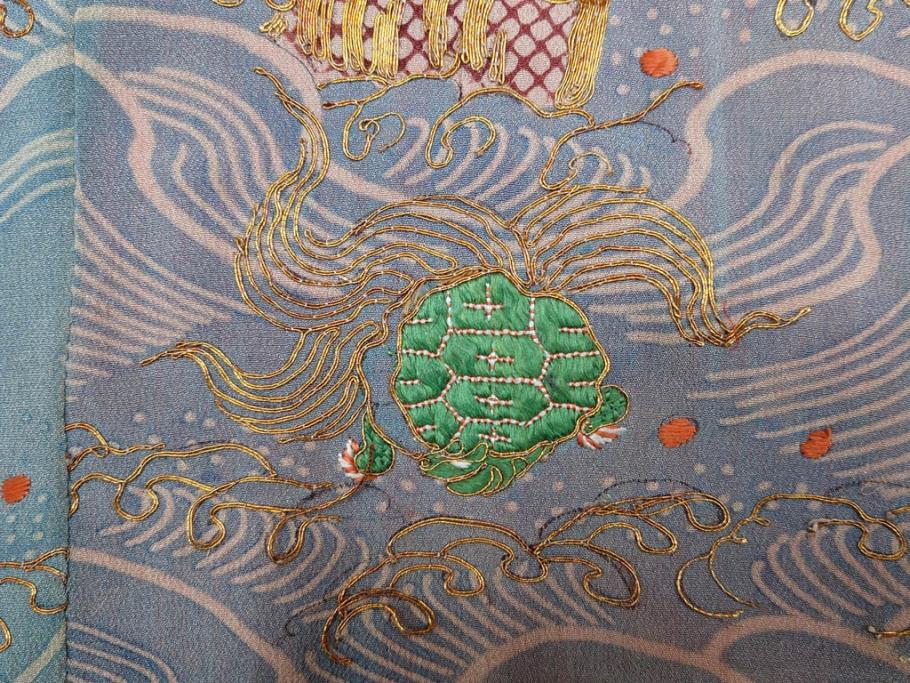 アンティーク　明治期　正絹　刺繍　縮緬　着物(古布、リメイク、絞り染め、衣装、和服、和装、女性、松竹梅、花、波、海、鶴、ツル、鳥、亀、カメ、シルク、日本、ジャパン、Japanese KIMONO)(R-079180)