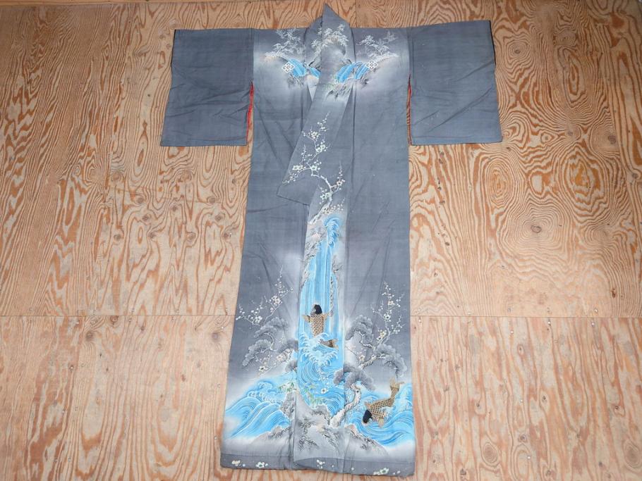 アンティーク　明治期　正絹　壁縮緬　刺繍　着物(古布、リメイク、金糸、重ね五つ目紋、家紋、衣装、和服、和装、女性、松竹梅、滝、登り鯉、魚、シルク、日本、ジャパン、Japanese KIMONO)(R-079181)