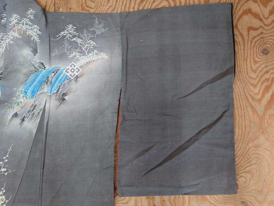 アンティーク　明治期　正絹　壁縮緬　刺繍　着物(古布、リメイク、金糸、重ね五つ目紋、家紋、衣装、和服、和装、女性、松竹梅、滝、登り鯉、魚、シルク、日本、ジャパン、Japanese KIMONO)(R-079181)