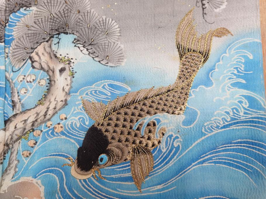 アンティーク　明治期　正絹　壁縮緬　刺繍　着物(古布、リメイク、金糸、重ね五つ目紋、家紋、衣装、和服、和装、女性、松竹梅、滝、登り鯉、魚、シルク、日本、ジャパン、Japanese KIMONO)(R-079181)