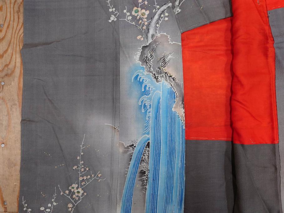 アンティーク　明治期　正絹　壁縮緬　刺繍　着物(古布、リメイク、金糸、重ね五つ目紋、家紋、衣装、和服、和装、女性、松竹梅、滝、登り鯉、魚、シルク、日本、ジャパン、Japanese KIMONO)(R-079181)