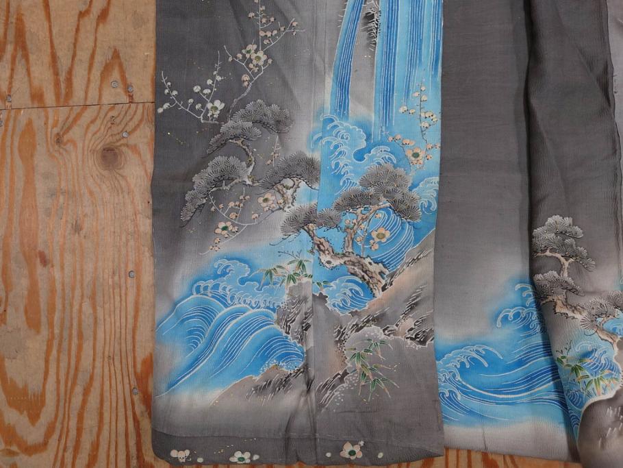 アンティーク　明治期　正絹　壁縮緬　刺繍　着物(古布、リメイク、金糸、重ね五つ目紋、家紋、衣装、和服、和装、女性、松竹梅、滝、登り鯉、魚、シルク、日本、ジャパン、Japanese KIMONO)(R-079181)