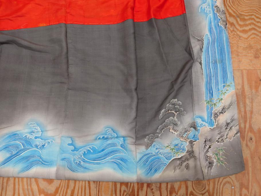 アンティーク　明治期　正絹　壁縮緬　刺繍　着物(古布、リメイク、金糸、重ね五つ目紋、家紋、衣装、和服、和装、女性、松竹梅、滝、登り鯉、魚、シルク、日本、ジャパン、Japanese KIMONO)(R-079181)