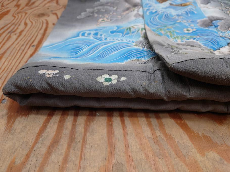 アンティーク　明治期　正絹　壁縮緬　刺繍　着物(古布、リメイク、金糸、重ね五つ目紋、家紋、衣装、和服、和装、女性、松竹梅、滝、登り鯉、魚、シルク、日本、ジャパン、Japanese KIMONO)(R-079181)