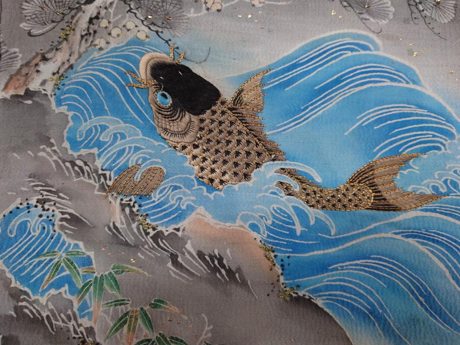 アンティーク　明治期　正絹　壁縮緬　刺繍　着物(古布、リメイク、金糸、重ね五つ目紋、家紋、衣装、和服、和装、女性、松竹梅、滝、登り鯉、魚、シルク、日本、ジャパン、Japanese KIMONO)(R-079181)